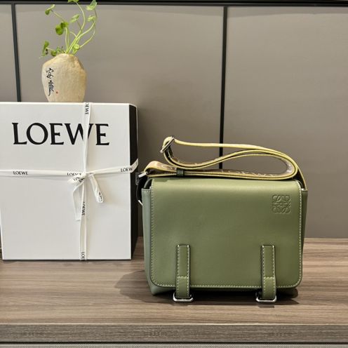 ロエベLOEWE限定スーパーコピーバッグレザーグリーン大容量ショルダーバッグ