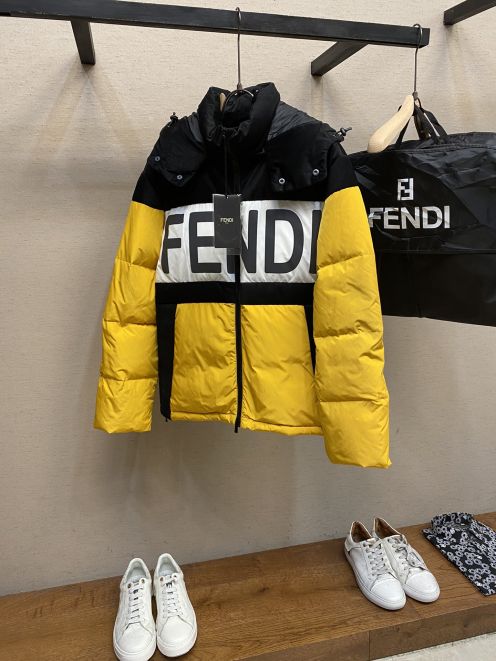 fendi キッズ ダウン偽物 ダウンジャケット トップス 厚い 保温 人気新品 ファッション イエロー