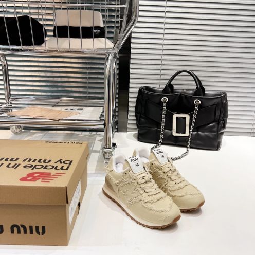 数量限定爆買い miu miu ミュール激安通販 運動 ランニング カジュアル シューズ 通学 スポーツシューズ ブラウン