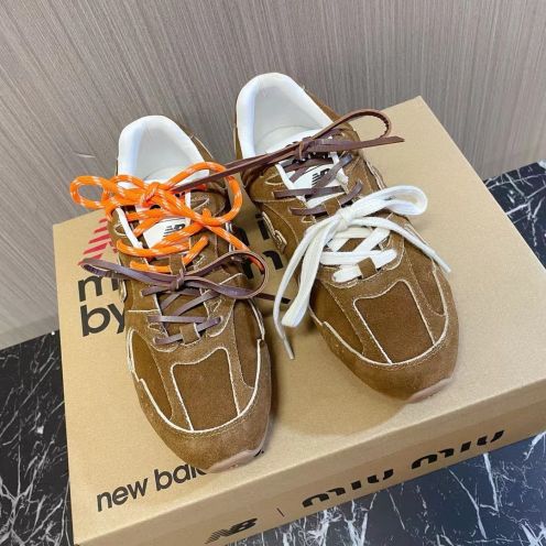 miumiu スニーカー キラキラ偽物 運動 ランニング スニーカー Miu Miu x New Balanceコラボ 春夏品 ブラウン