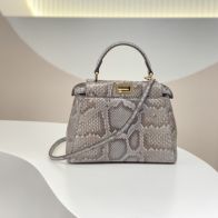 注目度の高いfendi カバン ショルダーコピーミニサイズ パイソンレザー