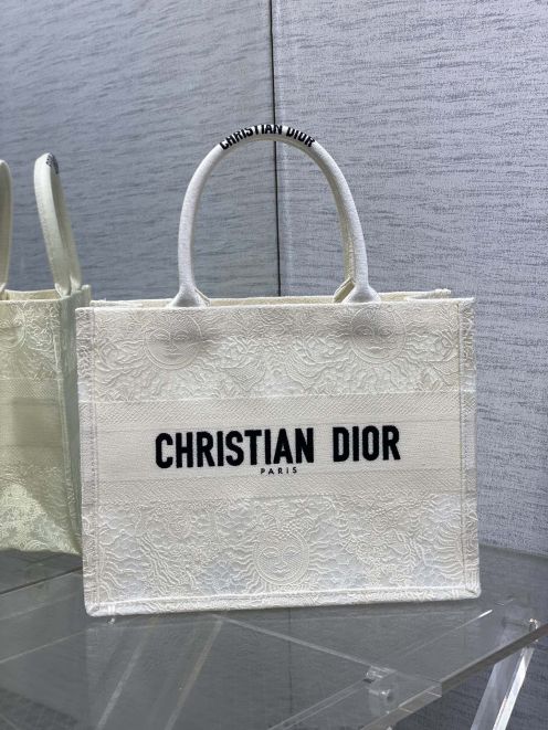 爆買い dior バック偽物 ロゴ刺繍 ハンドバッグ 斜め掛けバッグ 大容量 天然素材 レディ ホワイト