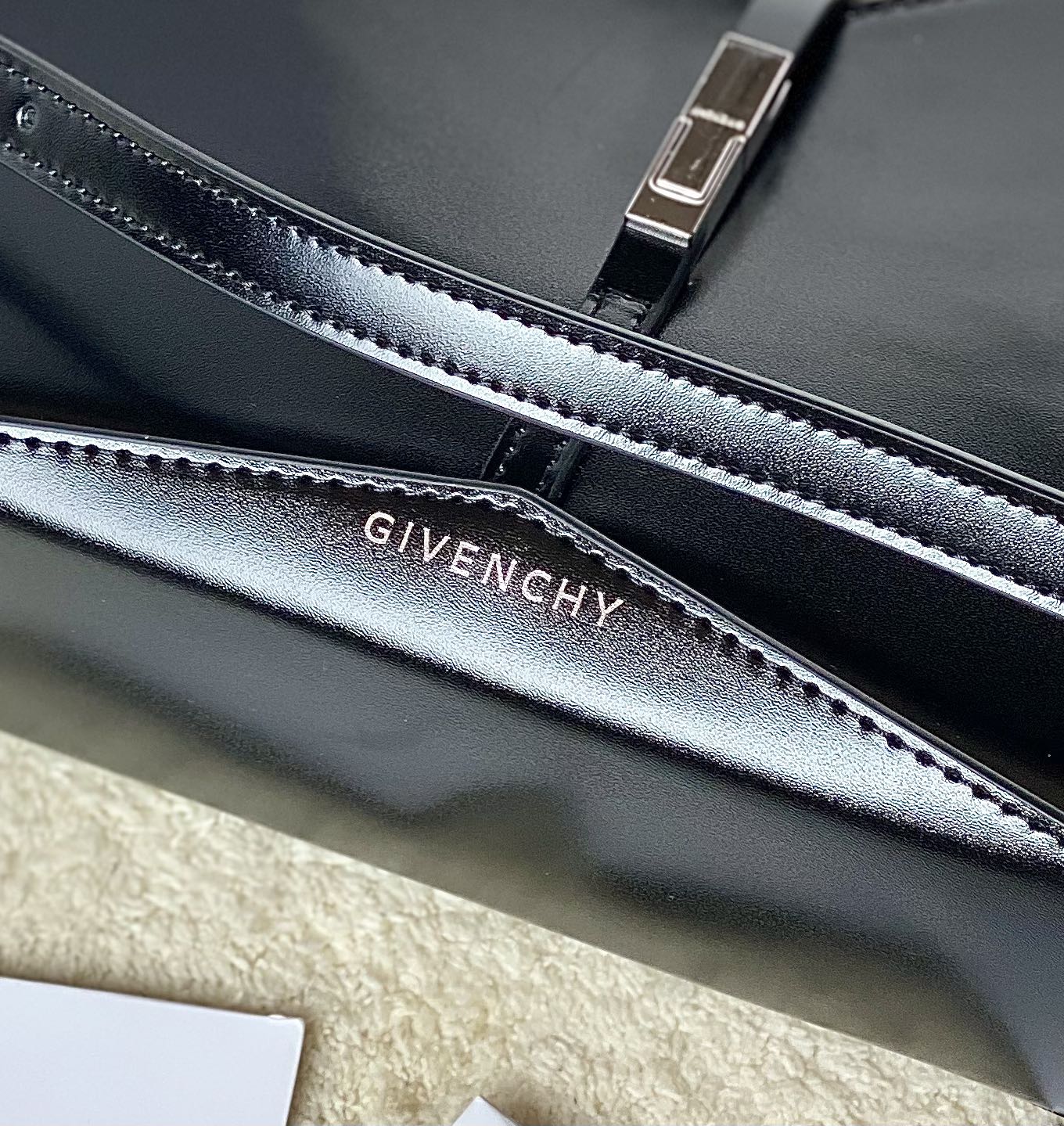 GIVENCHYジバンシー バッグ 偽物 見分け方 フランス レザーバッグ レディース 魅力 ブラック_8