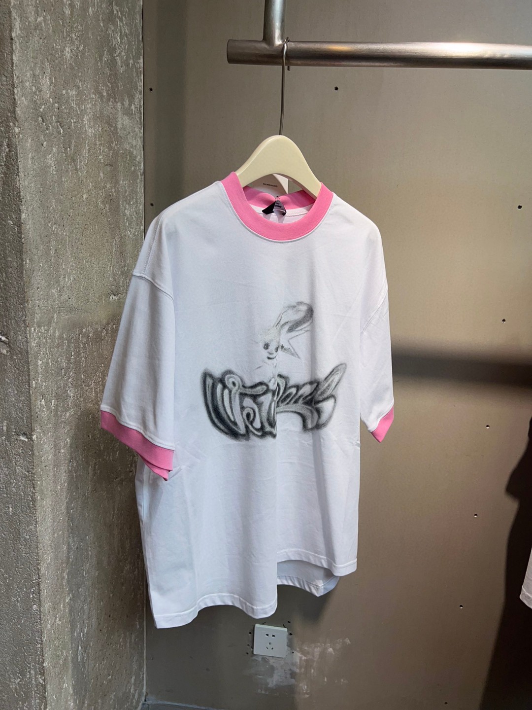 WE11DONE ウェルダンとはスーパーコピー お買い得豊富な 純綿Tシャツ 半袖 男女兼用 モンスター ホワイト_4