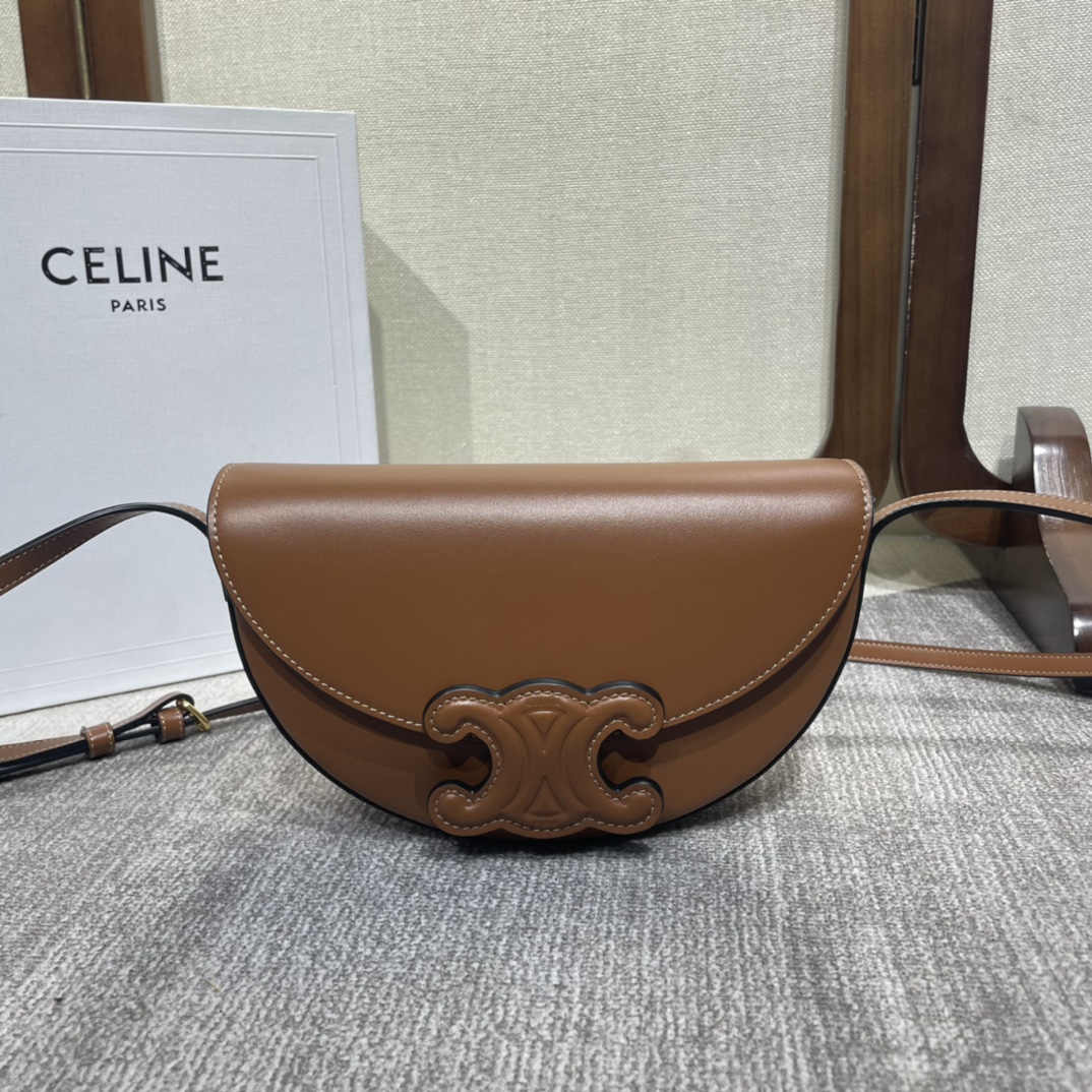 秋冬超人気新作セリーヌ公式バッグ n級品 Celine Basace Triomphe_1