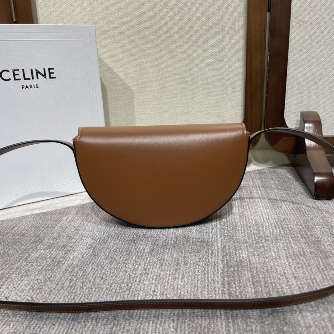 秋冬超人気新作セリーヌ公式バッグ n級品 Celine Basace Triomphe_3