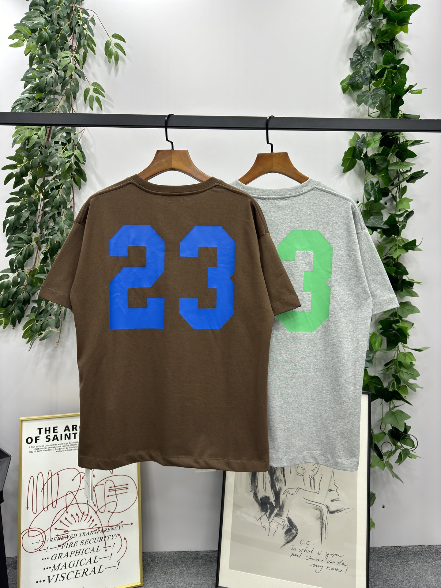 新作 入荷 定番オフホワイトサイズ感tシャツ スーパーコピー 微傾斜のライン_2