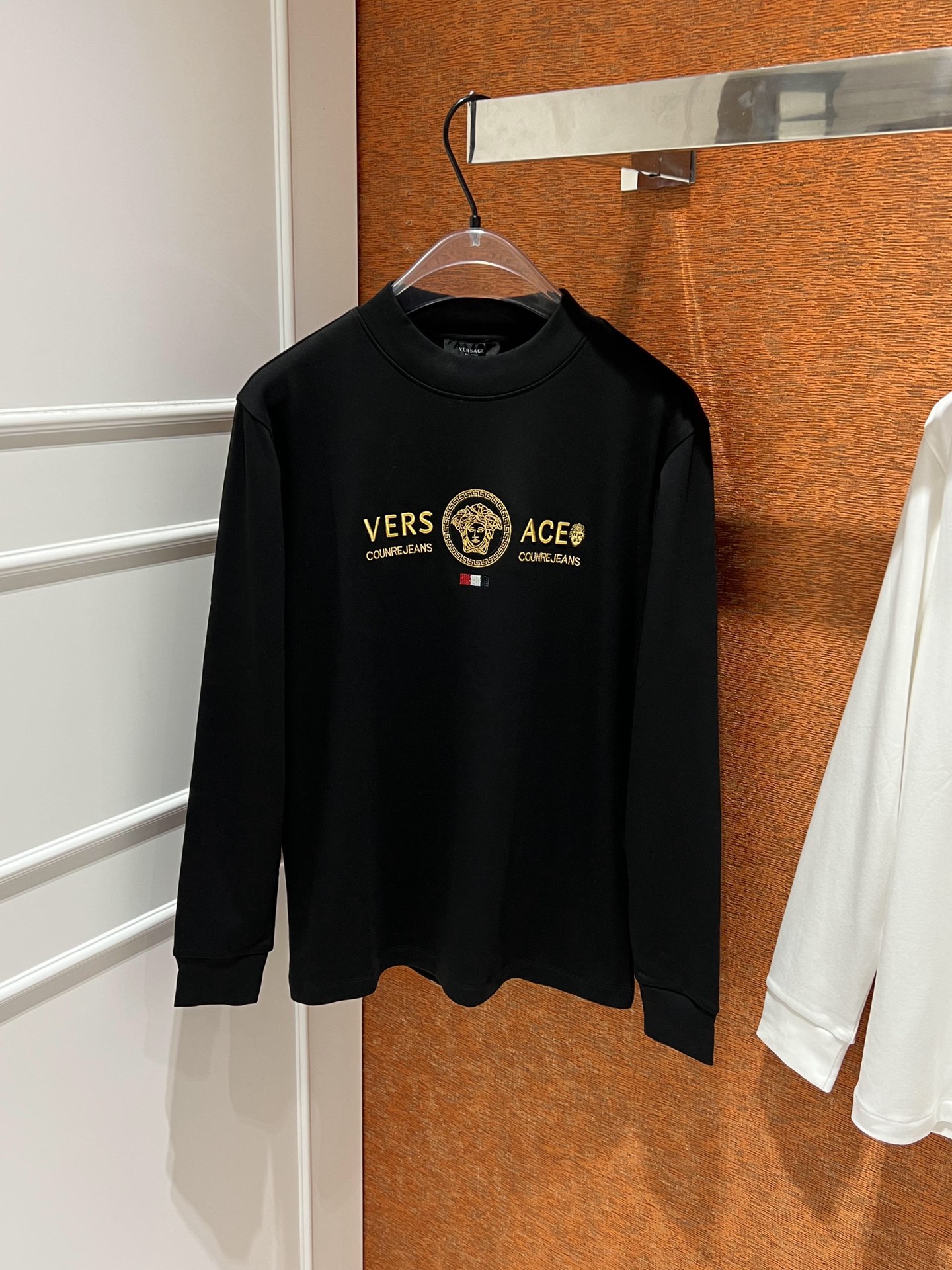 VERSACE ヴェルサーチシャツスーパーコピー 長袖Tシャツ トップス 純綿 ゆったり 人気新作 2色可選_2