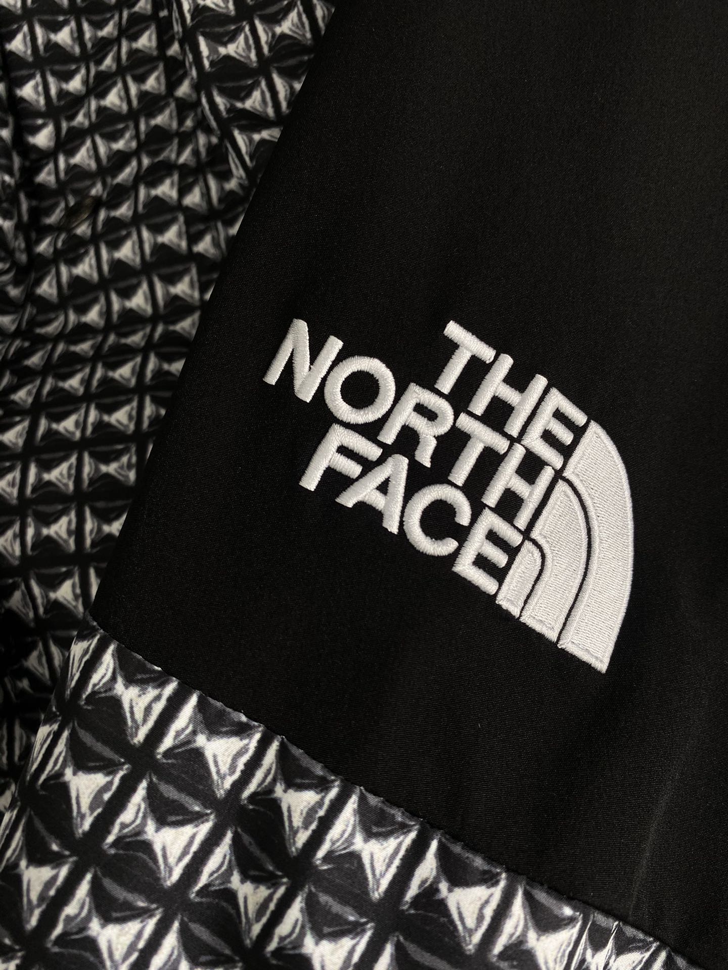 最安値！ 大人気メンズ シュプリームジャケットスーパーコピー　THE NORTH FACE　コラボレーションアイテム　プロ仕様_5