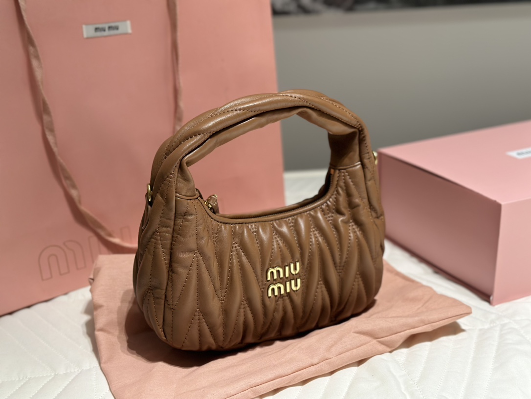 miumiu バッグコピー 持ちバッグ レザー 通勤 可愛い 柔らかい ファッション hoboバッグ レディース ブラウン_1