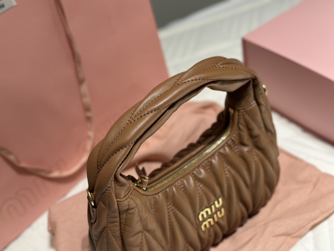 miumiu バッグコピー 持ちバッグ レザー 通勤 可愛い 柔らかい ファッション hoboバッグ レディース ブラウン_7