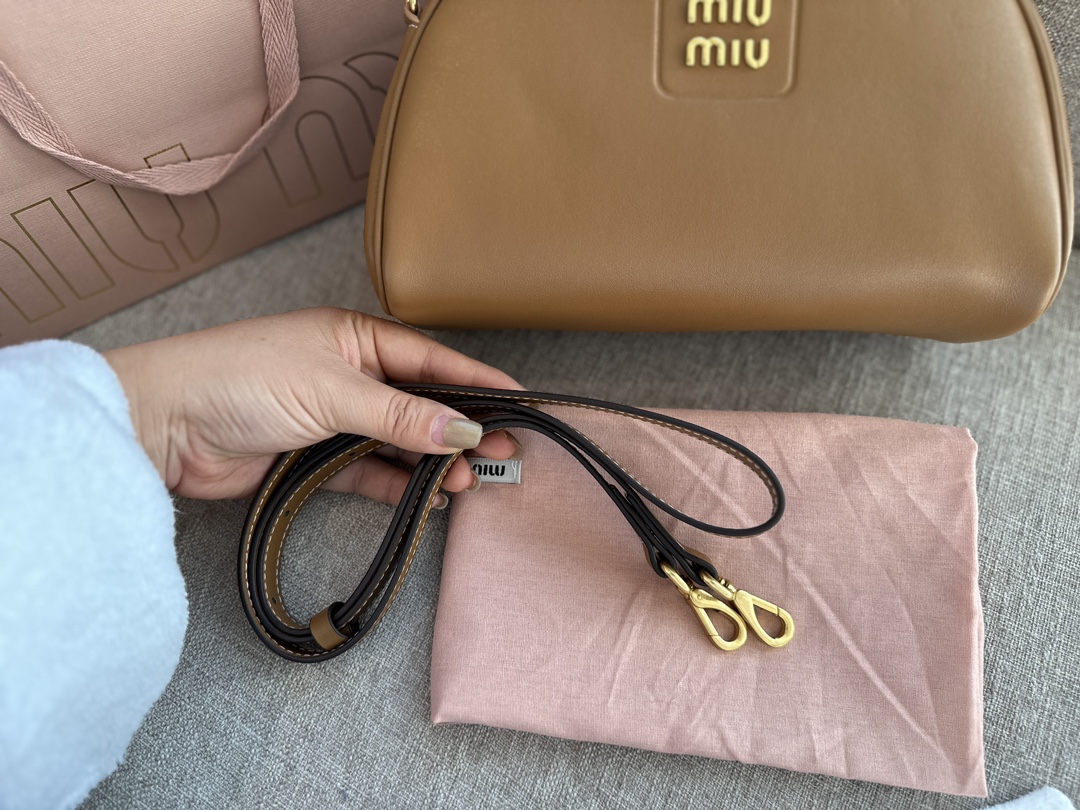 miumiu ショルダー バッグ激安通販 持ちバッグ レザー 斜め掛けバッグ 半丸 可愛い 人気新作 レディース ブラウン_5