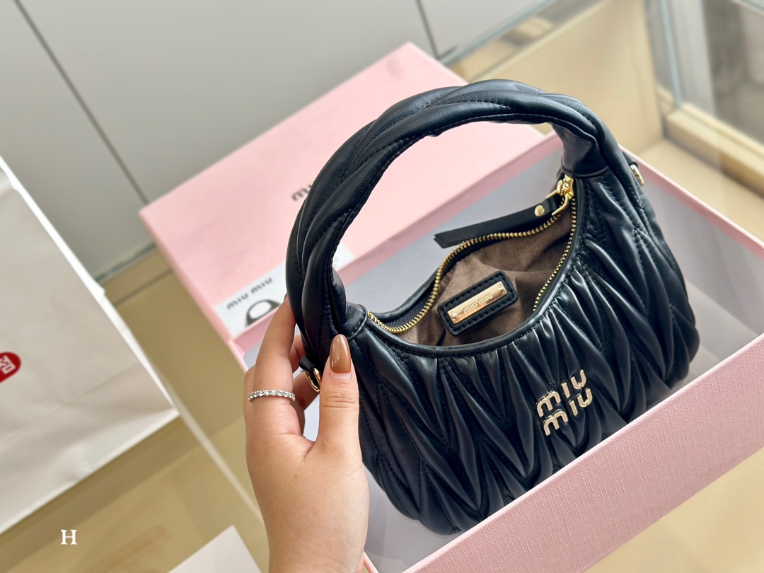 miumiu トート激安通販 ファッション 持ちバッグ 高級感 レディース 柔らかい プレゼント レザー ブラック_8