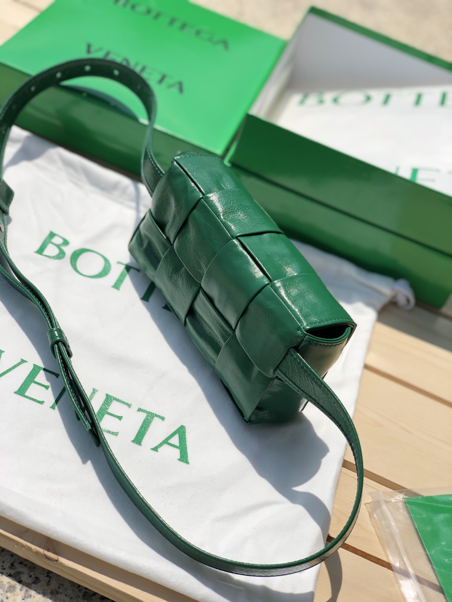 bottega venetaボッテガヴェネタ エディターズバッグ激安通販 ウエストバッグ 軽量 編み形 ミニバッグ 男女兼用 グリーン_3