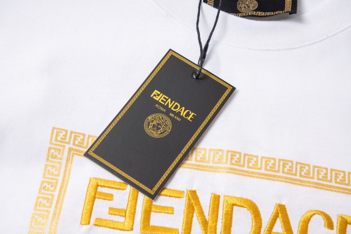 HOT 2024夏の定番 fendi シャツ メンズ偽物 短袖 プリント純綿 トップス Tシャツ 刺繍 FENDI＊VERSACEコラボ  ホワイト_5