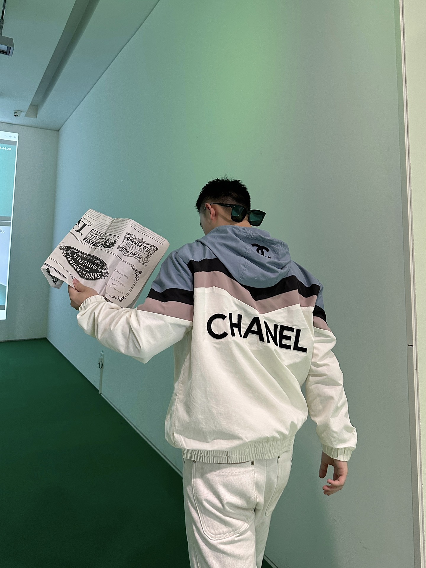 爆買い大得価 chanel ツイード ジャケットＮ級品 アウター トップス 日焼け止め服 薄い 軽量 フード付き ホワイト_4