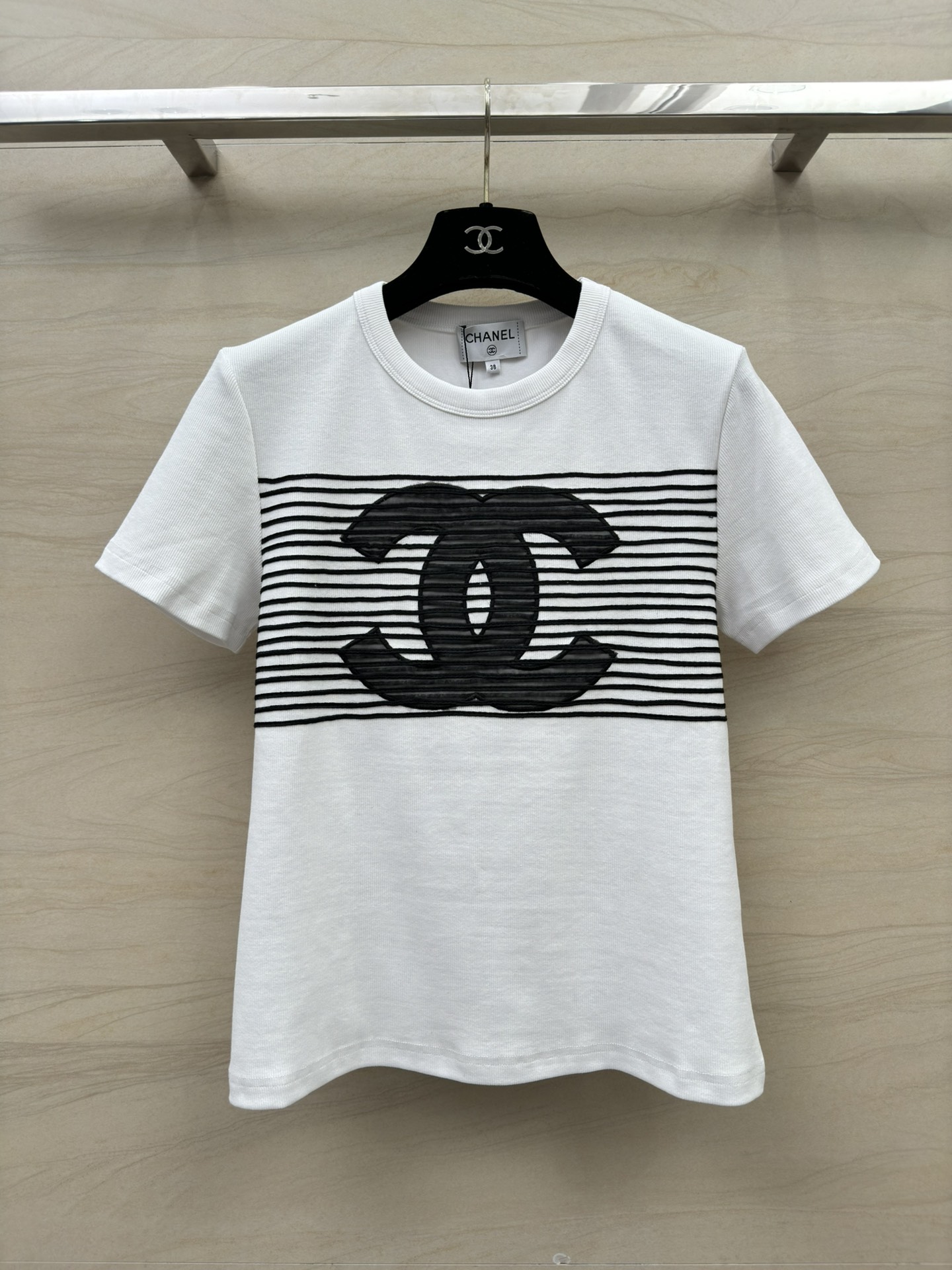 爆買い大得価 chanel レディース t シャツスーパーコピー 半袖 トップス  純綿 柔らかい 縞 刺繍 シンプル ロゴプリント ホワイト_1