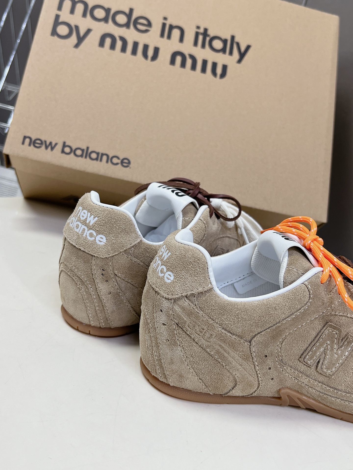 miumiu レース アップ シューズスーパーコピー 運動 カップルシューズ ランニング スニーカー Miu Miu x New Balanceコラボ ブラウン_9