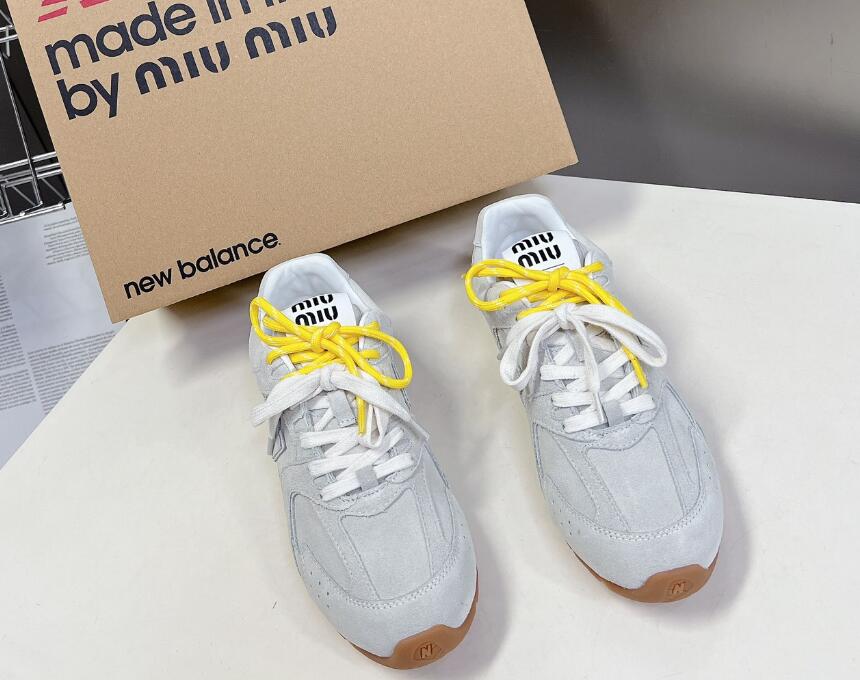 miumiu ブライダル シューズコピー 運動 カップルシューズ ランニング スニーカー Miu Miu x New Balanceコラボ グレイ