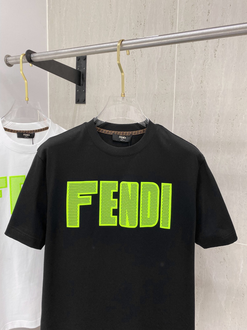 数量限定 fendi レディース t シャツ偽物 トップス 純綿 柔らかい グリーンロゴ プリント 短袖 ブラック_3