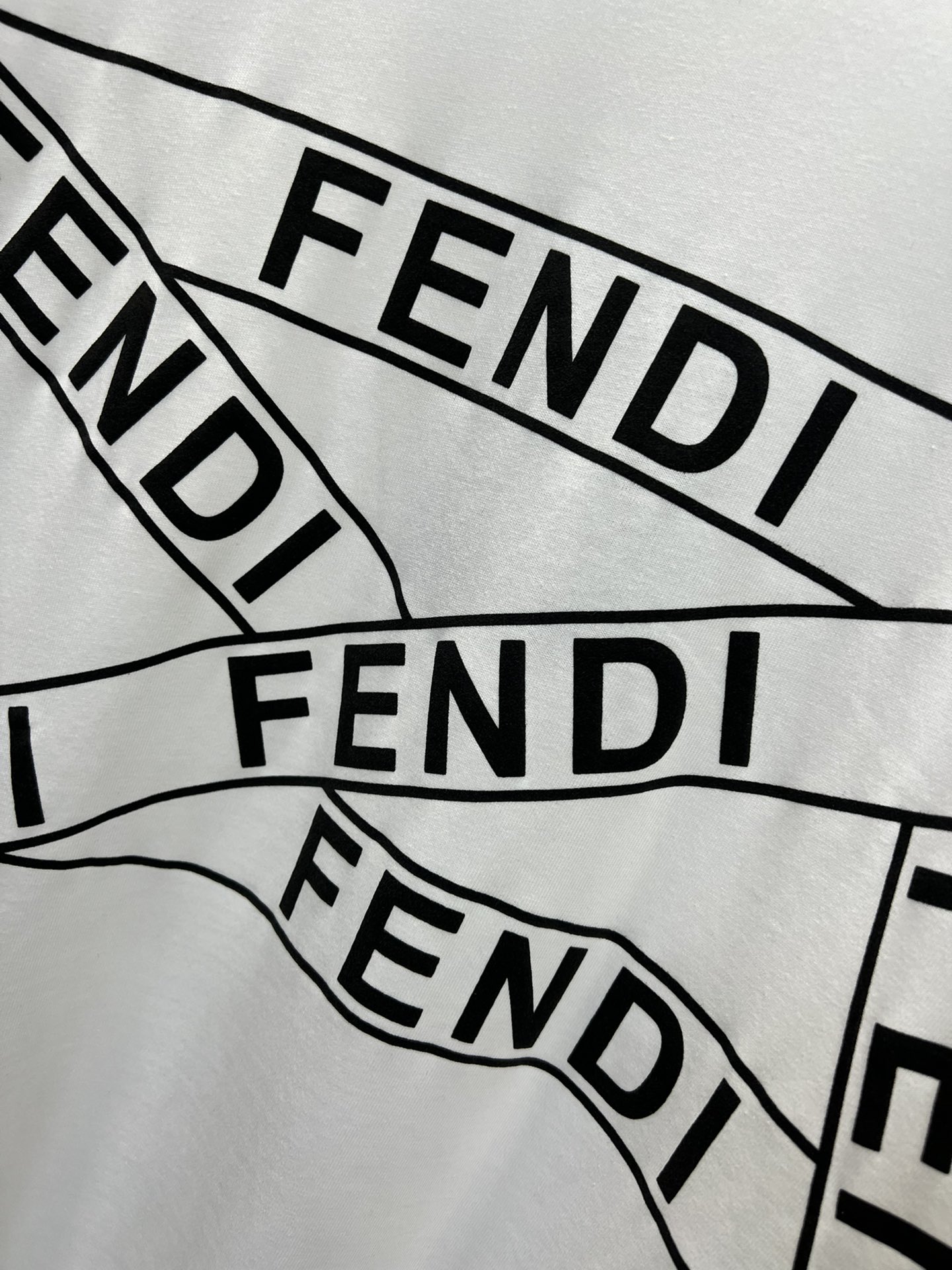 fendi ロング t シャツスーパーコピー 触り心地が良いトップス 純綿 柔らかい プリント 短袖 上着 ホワイト_4