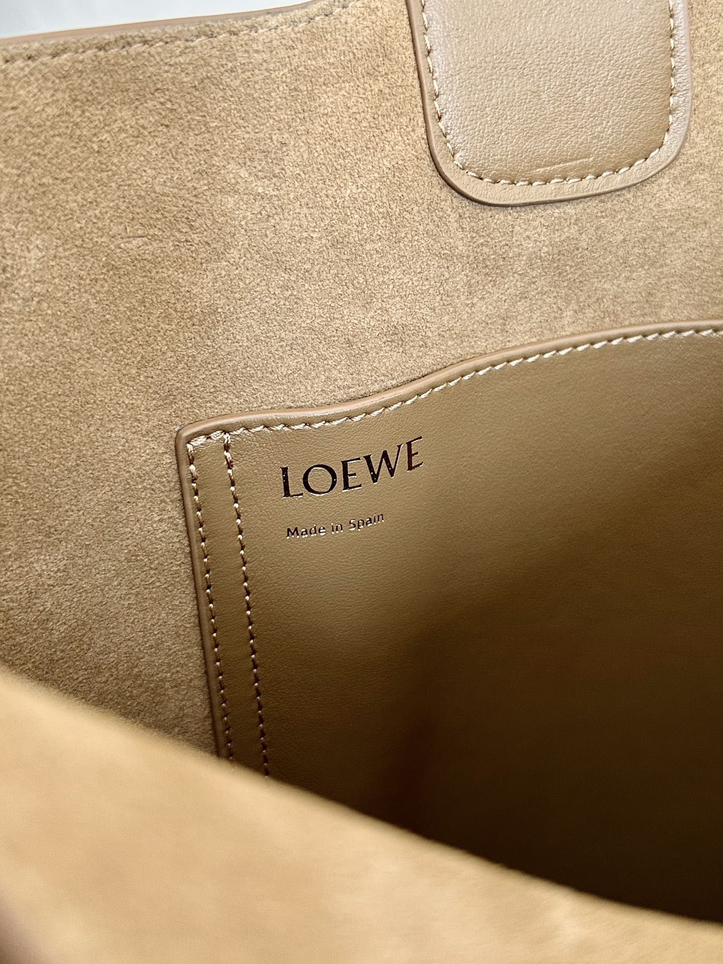 人気販売 loewe バッグ激安通販 斜め掛けバッグ レザー 本革 Ｍサイズ 柔軟の革 ブラウン_7