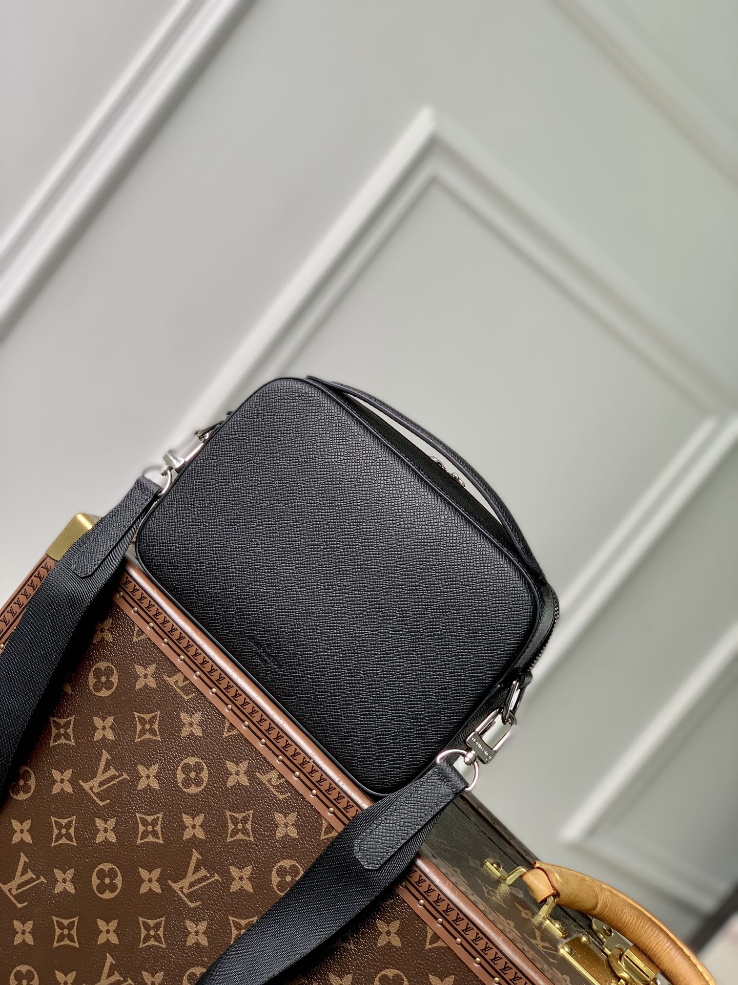 LV ルイヴィトン バッグ ネオノエ偽物 本革 斜め掛け レザー シンプル 優雅  M11657 ブラック_3