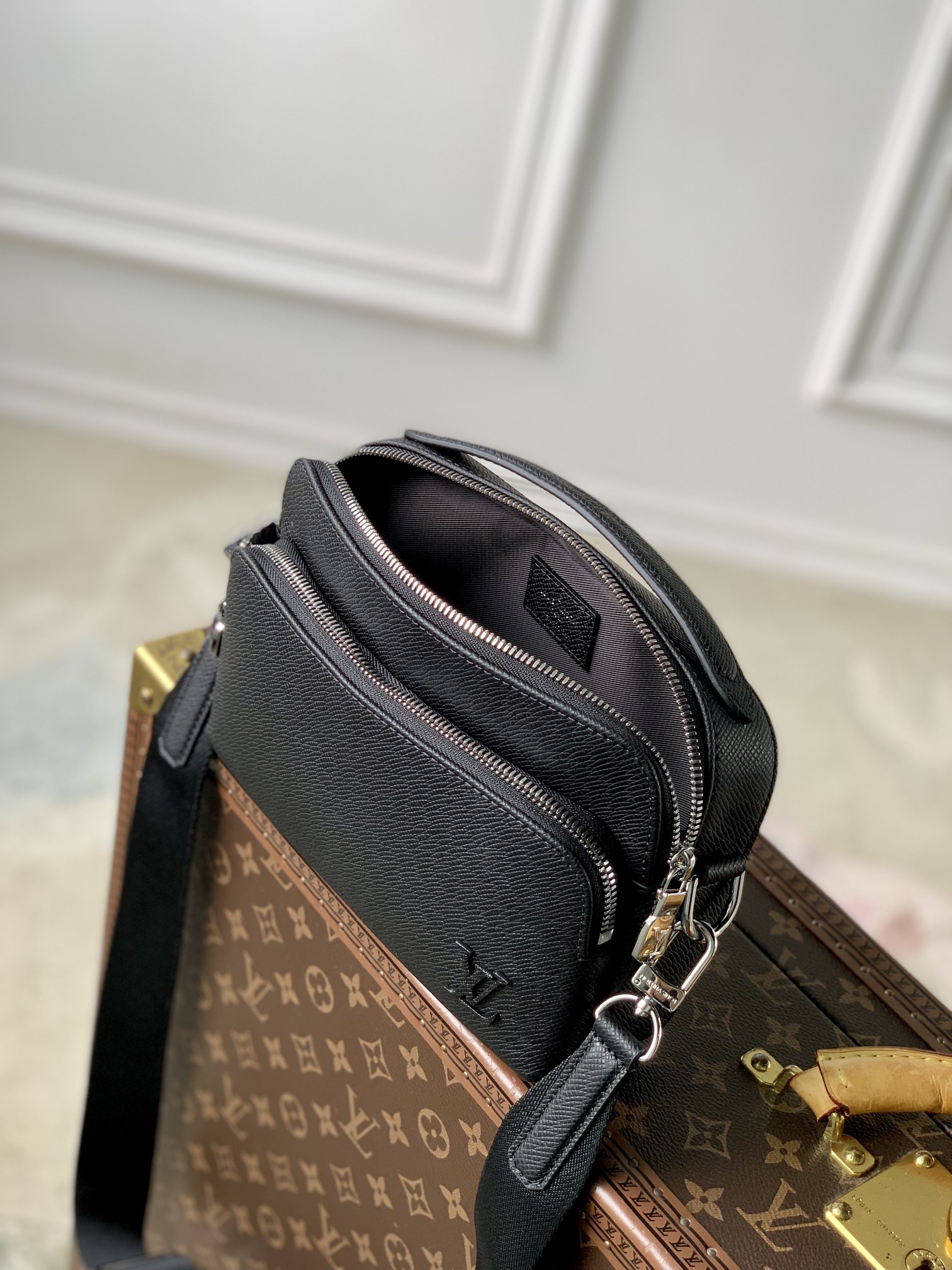 LV ルイヴィトン バッグ ネオノエ偽物 本革 斜め掛け レザー シンプル 優雅  M11657 ブラック_9