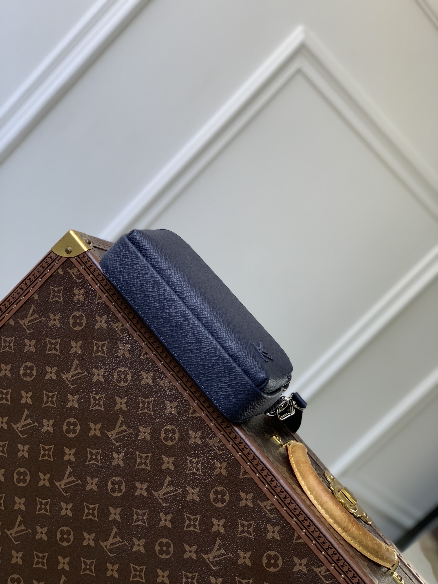 LV ルイヴィトンバッグ オンザゴーコピー 本革 斜め掛けバッグ レザー シンプル 優雅  M11657 ブルー_4