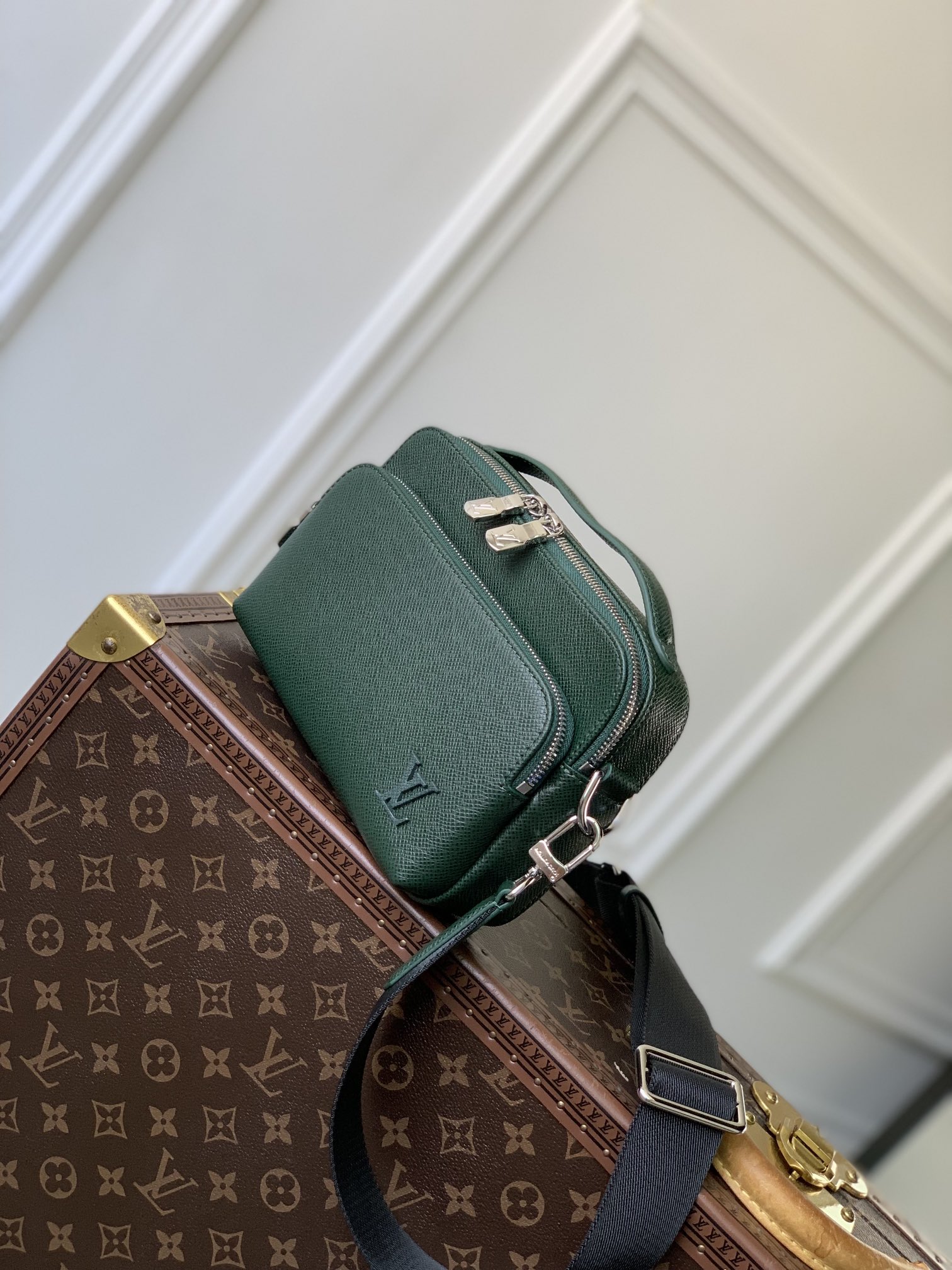 LV ルイヴィトンバッグ お手入れスーパーコピー 本革 斜め掛けバッグ レザー シンプル 優雅  M11657 グリーン_2