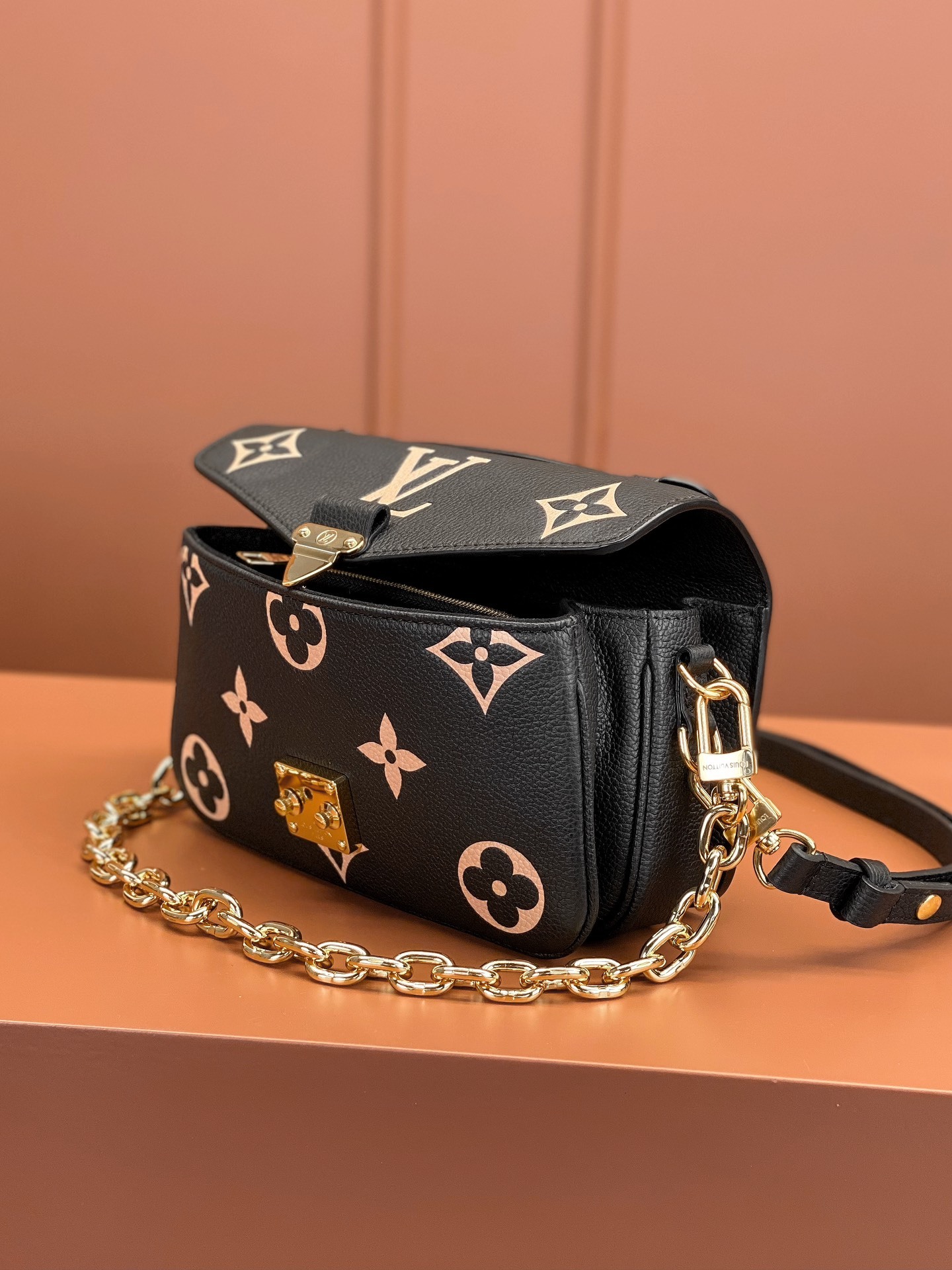 LV ルイヴィトンバッグ 新作コピー レザー  ハンドバッグ 斜め掛け 肩掛け びっくりした価格 M23081 ブラック_3