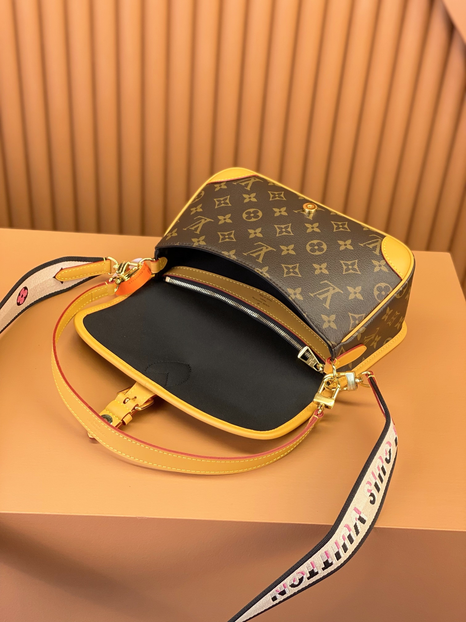 LV ルイヴィトンバッグ 黒スーパーコピー レザー  斜め掛けバッグ 低価格 M45985 ブラック_6