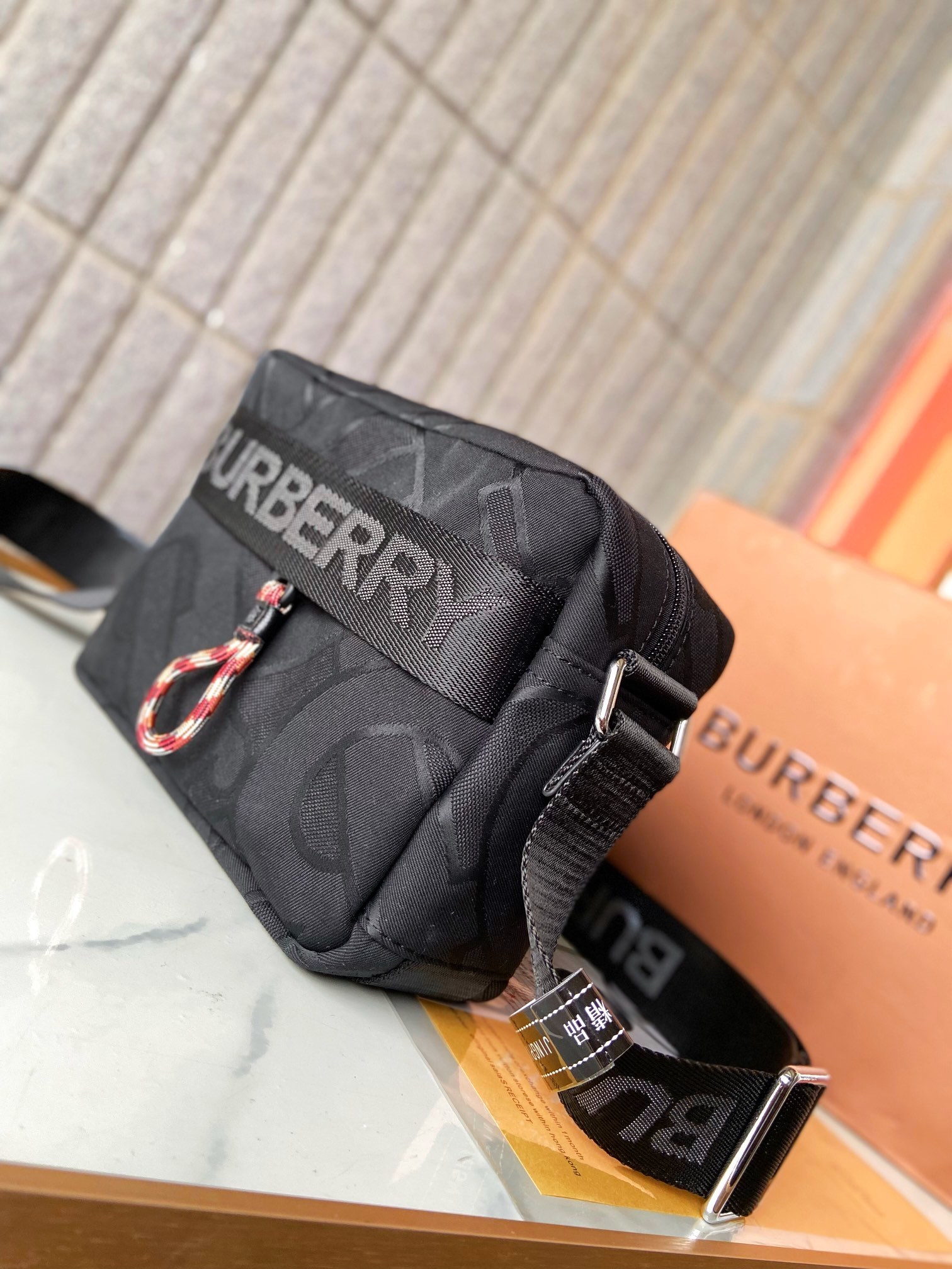 超激得の新品 burberry トート バッグ偽物 本革 男女兼用 通勤 旅行 レザー 斜め掛けバッグ ブラック_2