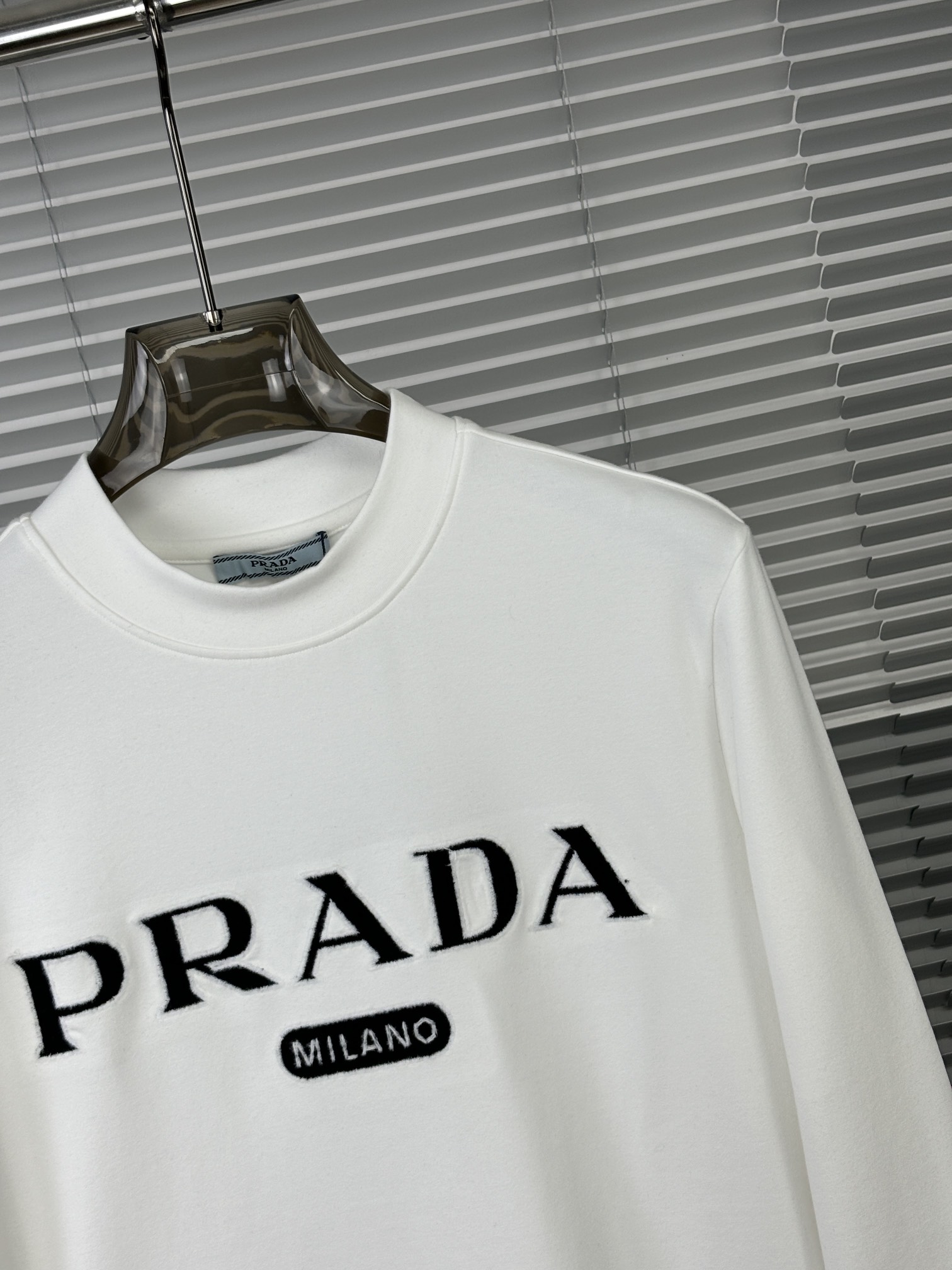 prada t シャツコピー プリント トップス 長袖 ロゴ刺繍 純綿 シンプル 通気性いい ホワイト_3