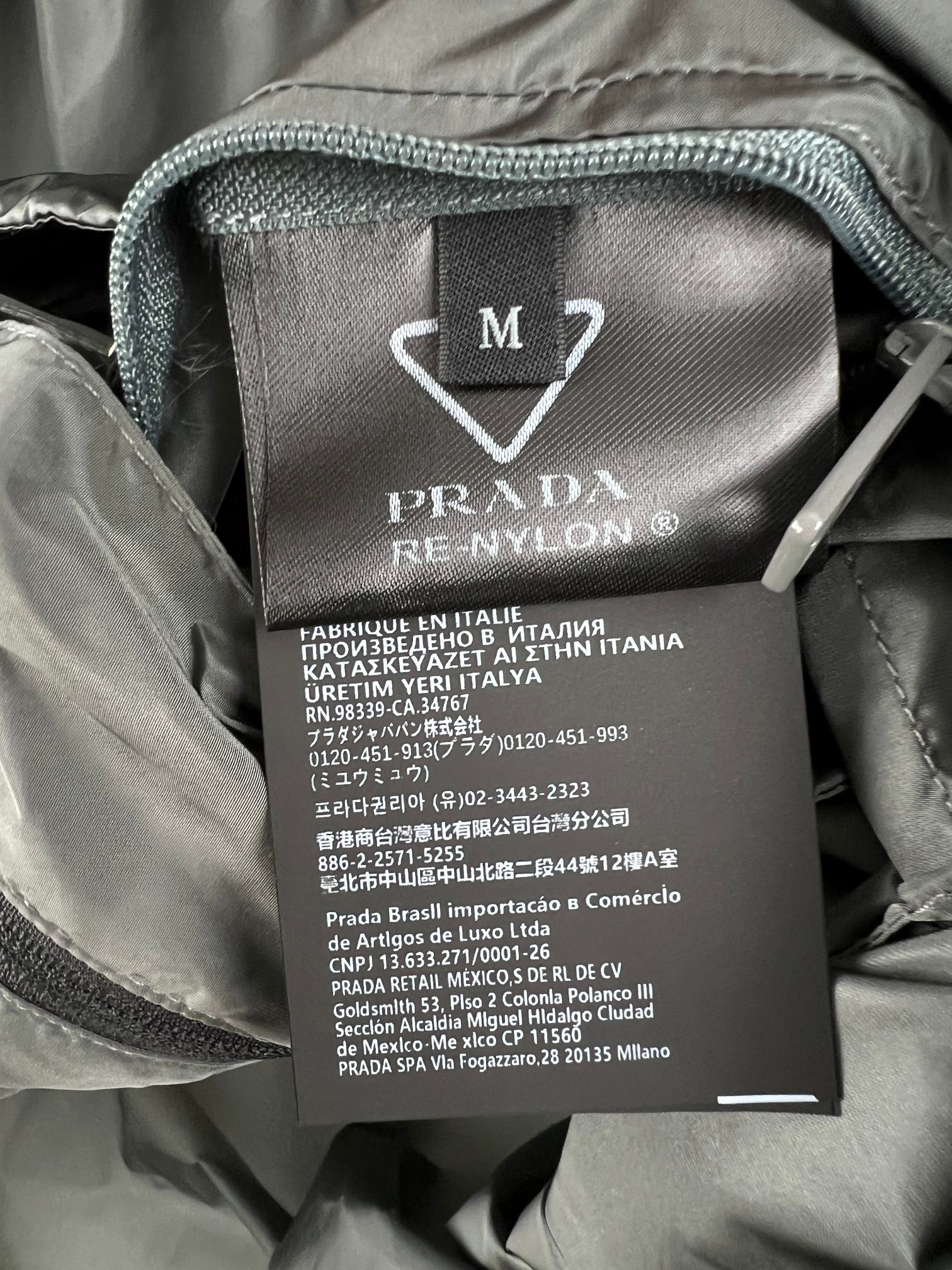 prada ジャケットコピー フード付き アウター トップス 軽量 ナイロン素材 防風 ブラック_9