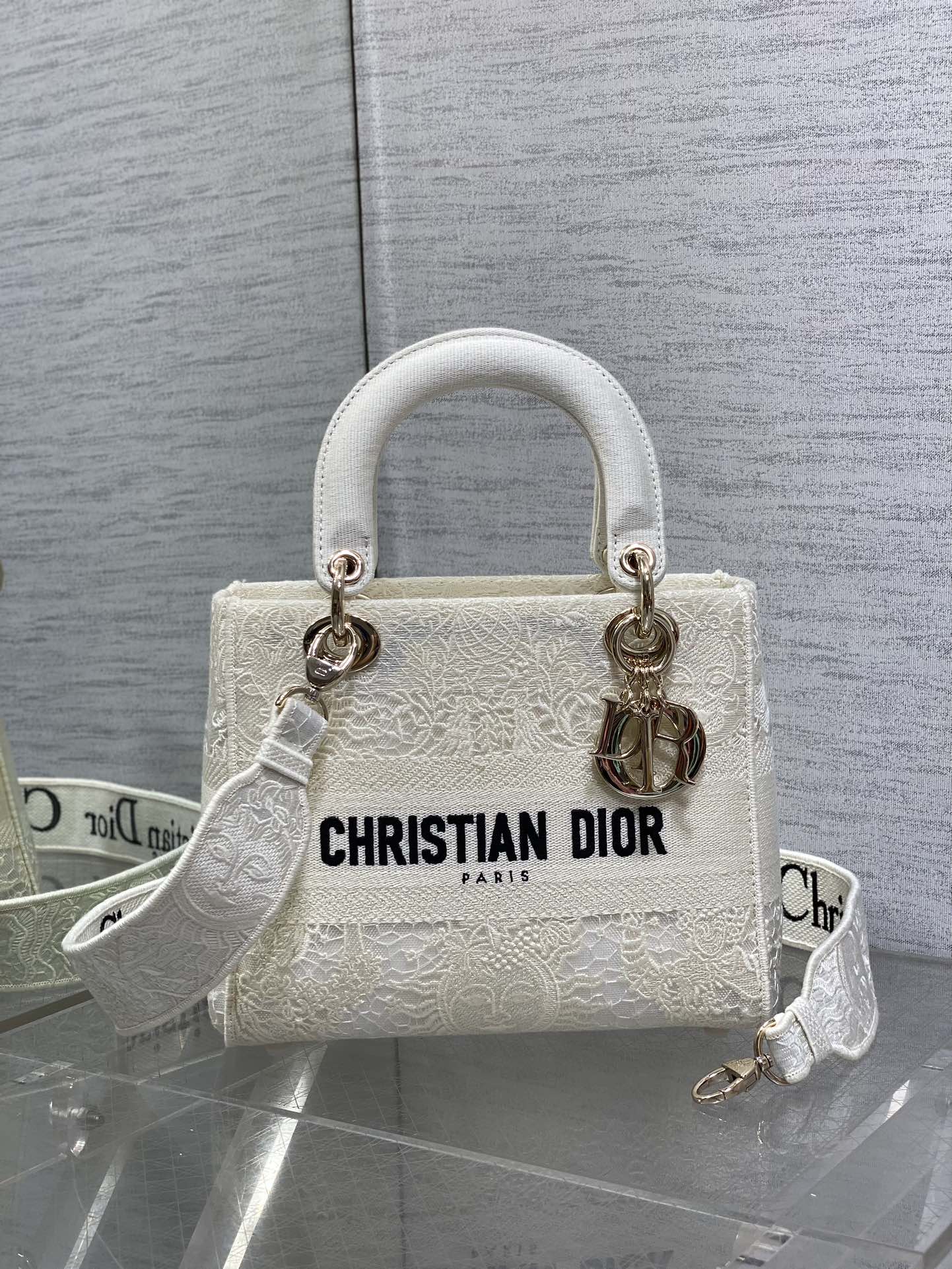 上質なdior トート バッグスーパーコピー ロゴ刺繍 ハンドバッグ 斜め掛けバッグ 優雅 ホワイト_1