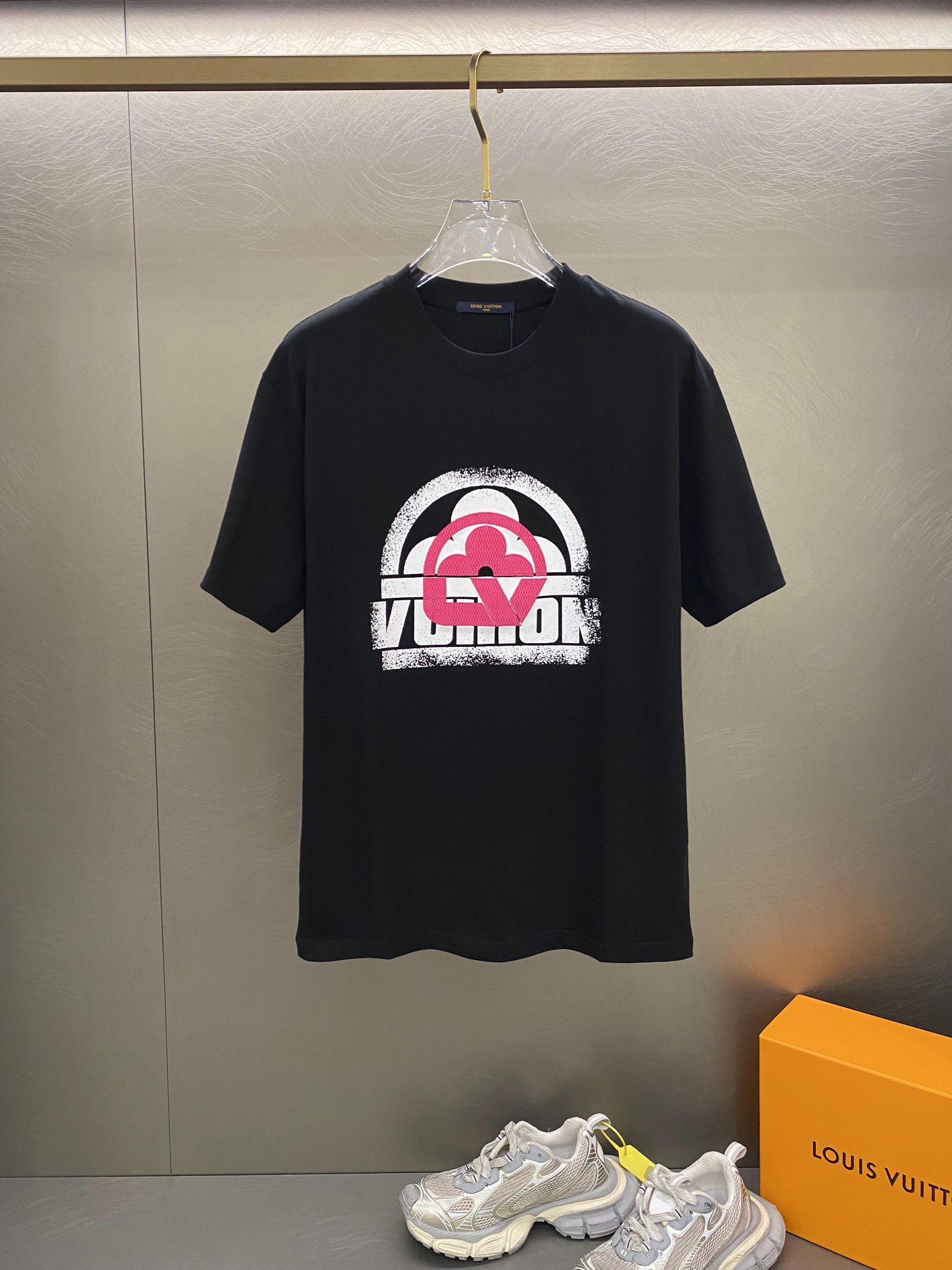 ルイヴィトン tシャツ 値段偽物 半袖 トップス 純綿 プリント 柔軟 ゆったり ブラック_1