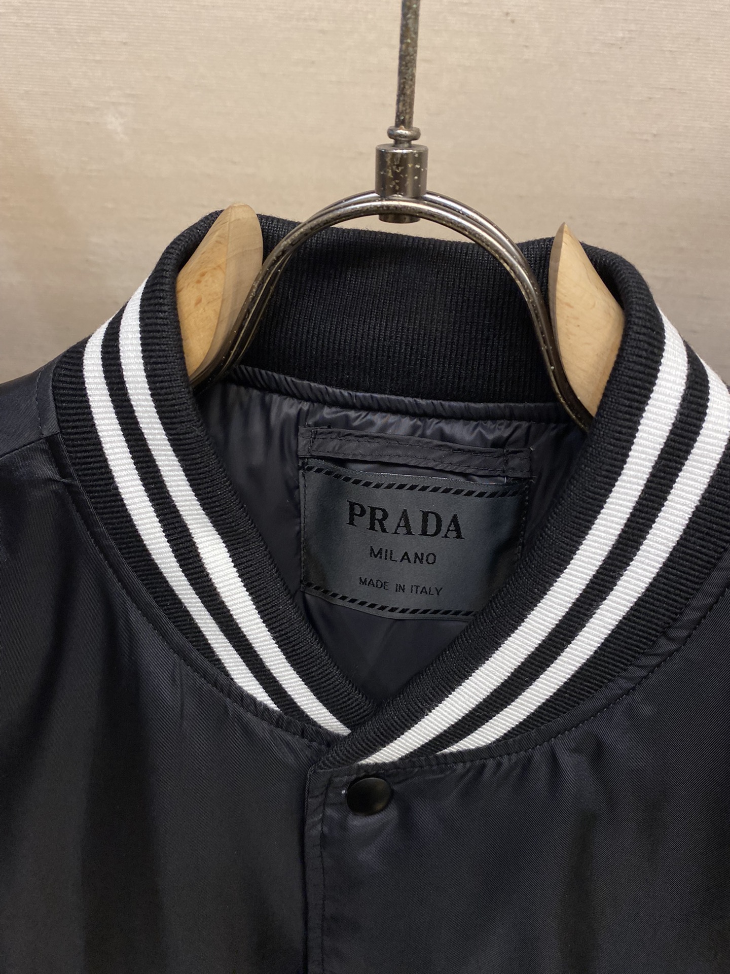 男女兼用のprada sport ダウン偽物 無袖 トップス 暖かい アウター 保温 ダウンジャケット ブラック_4