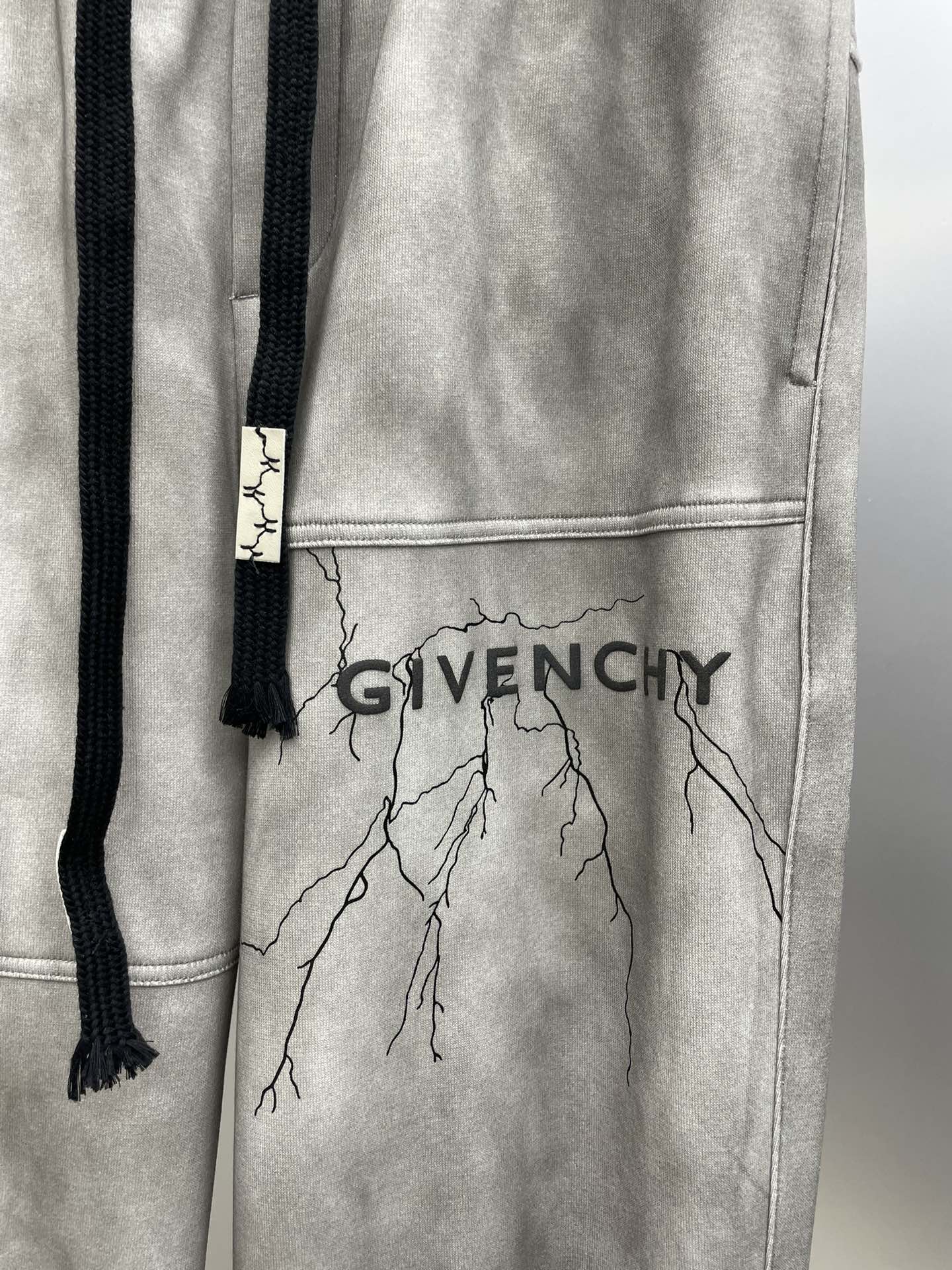 目を引く存在感 givenchy ズボンコピー 触り心地が良い 純綿 プリント 運動 ランニング グレイ_4