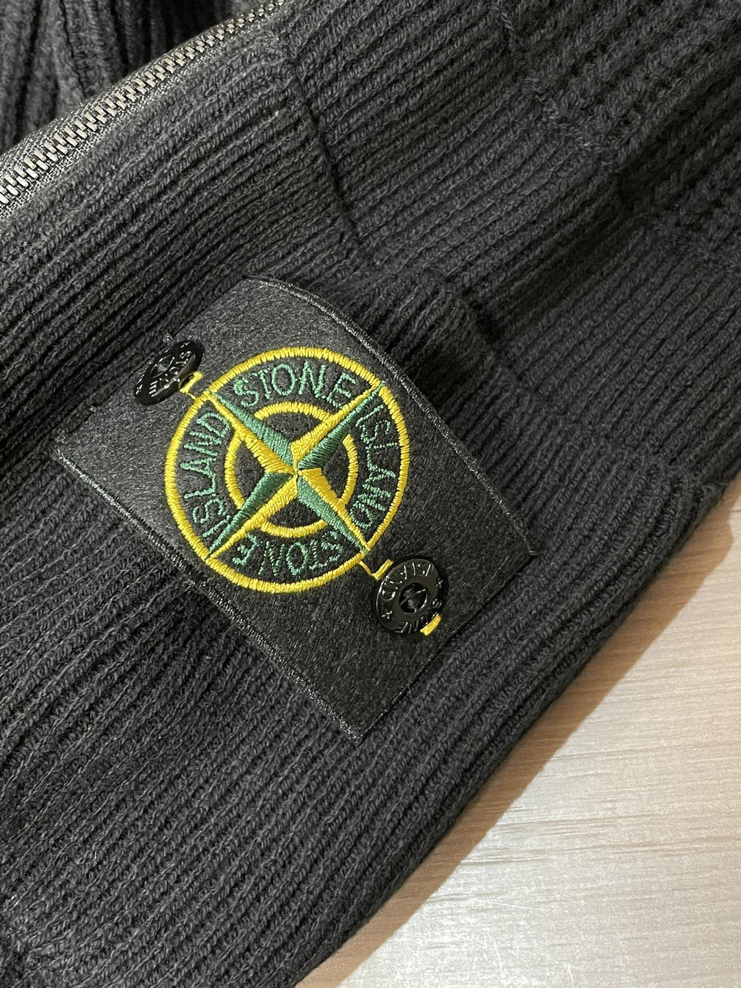 stone island セータースーパーコピー アウター トップス ニット素材 柔らかい ウール ブラック_9