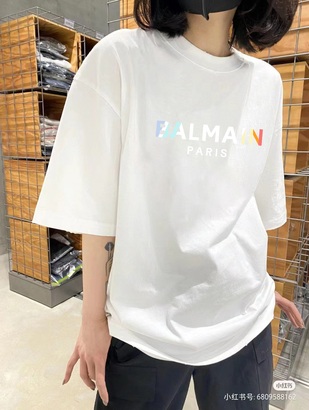 目を引く存在感 1万 tシャツ ブランドスーパーコピー 純綿 トップス ロゴプリント 男女兼用 ホワイト_3