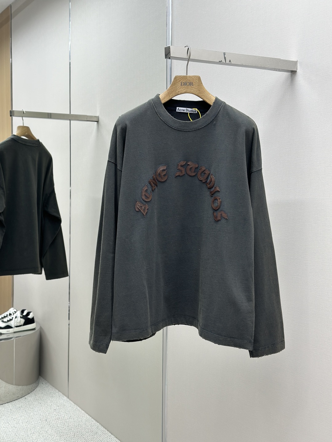 最新の2025年 アクネ メンズ tシャツコピー シンプル 純綿 長袖トップス ロゴプリント グレイ_1