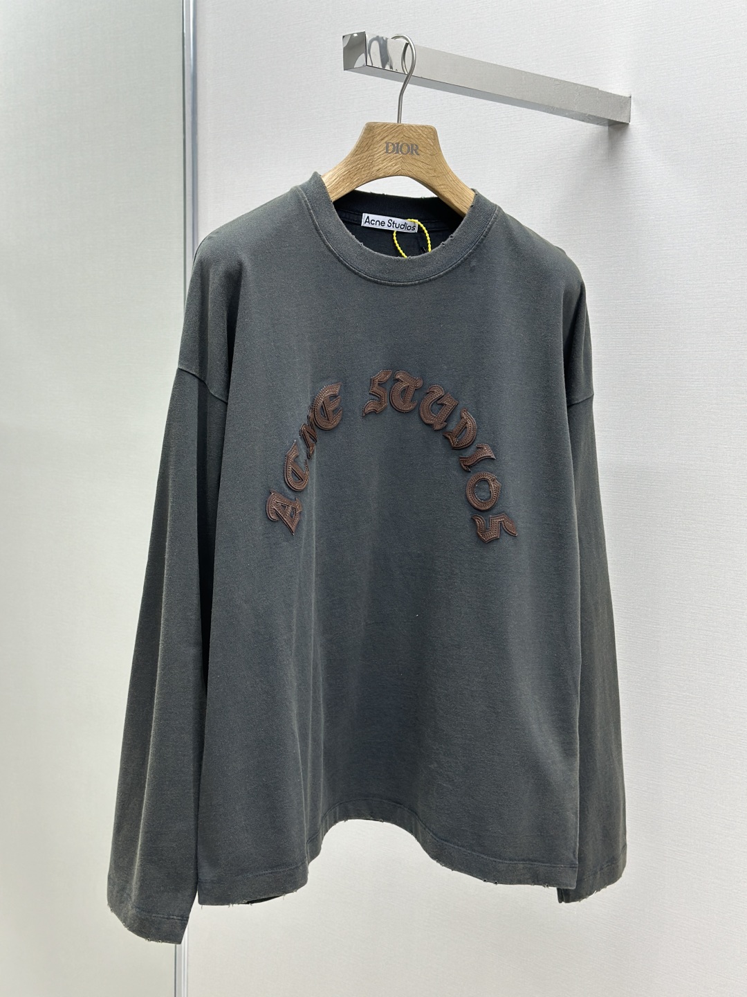 最新の2025年 アクネ メンズ tシャツコピー シンプル 純綿 長袖トップス ロゴプリント グレイ_3