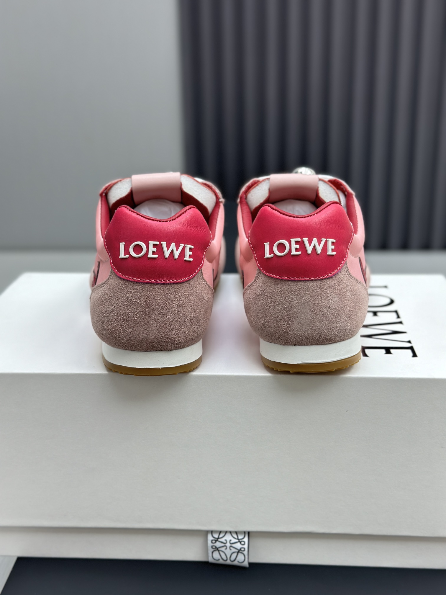 loewe スニーカー レディーススーパーコピー レザー シューズ ランニング 運動 カップル 柔軟 男女兼用 ピンク_5